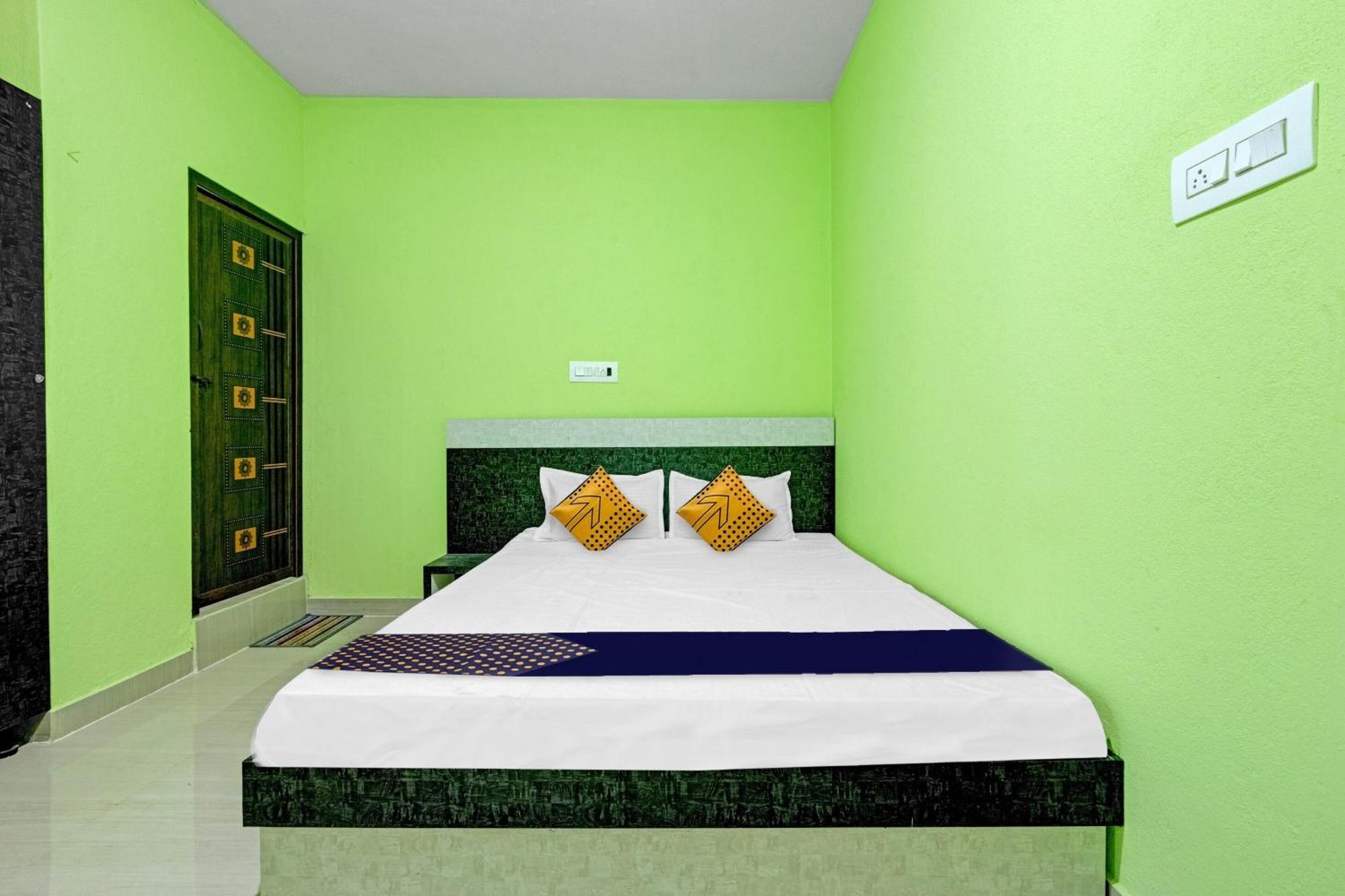 Spot On B R Comforts Krs Back Water Hotel Hosa Kannambādi Exterior foto