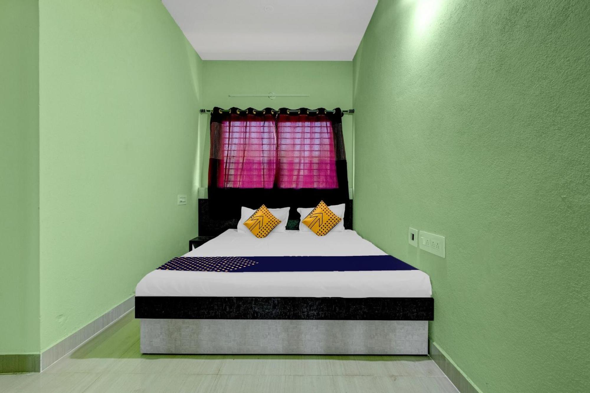 Spot On B R Comforts Krs Back Water Hotel Hosa Kannambādi Exterior foto