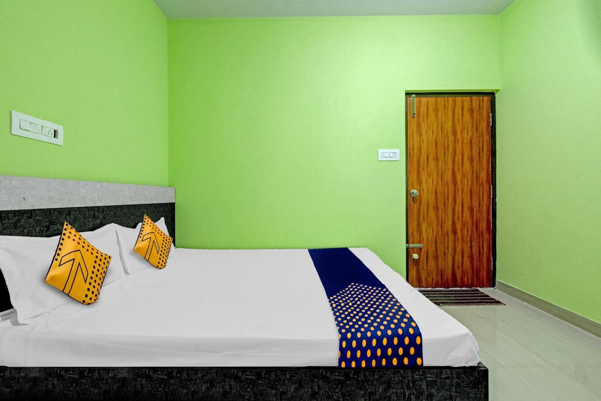 Spot On B R Comforts Krs Back Water Hotel Hosa Kannambādi Exterior foto